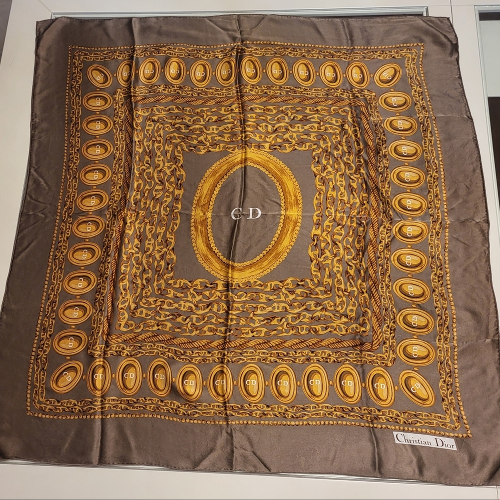 🔥EUC 💯 GORGEOUS CHRISTIAN DIOR CHAIN SILK SCARF - Picture 7 of 10